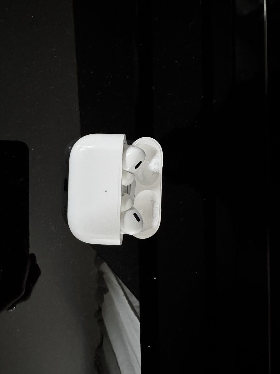 Apple Cuffie: Air pods Pro. 2. Generation mit Wireless Charging Funktion – Usato da Zürich venduto da Ricardolli 1