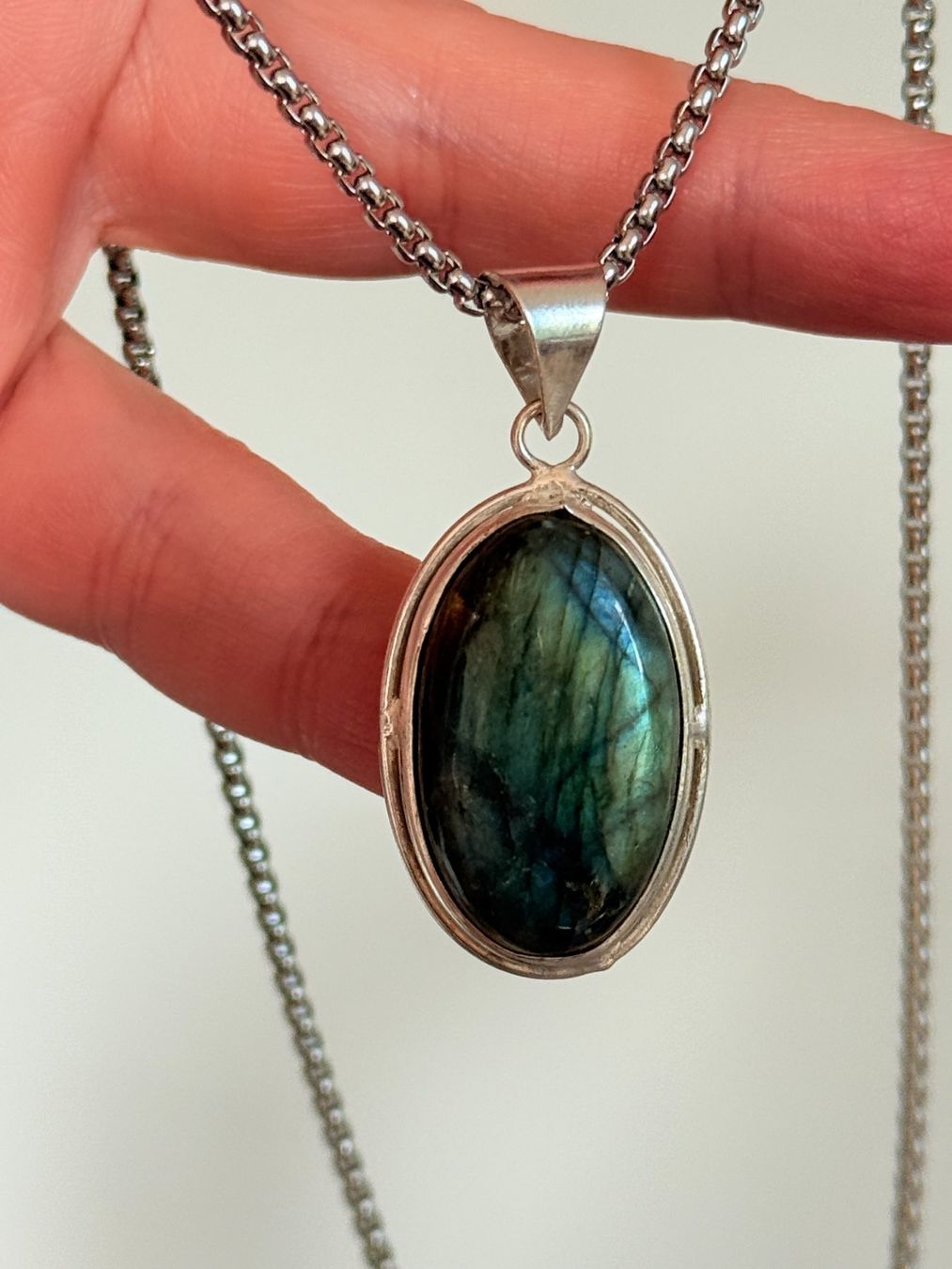 Catenine: Collier Labradorite- Élégance et Mystère! – Nuovo e nell'imballaggio originale da Genève venduto da AGBERG