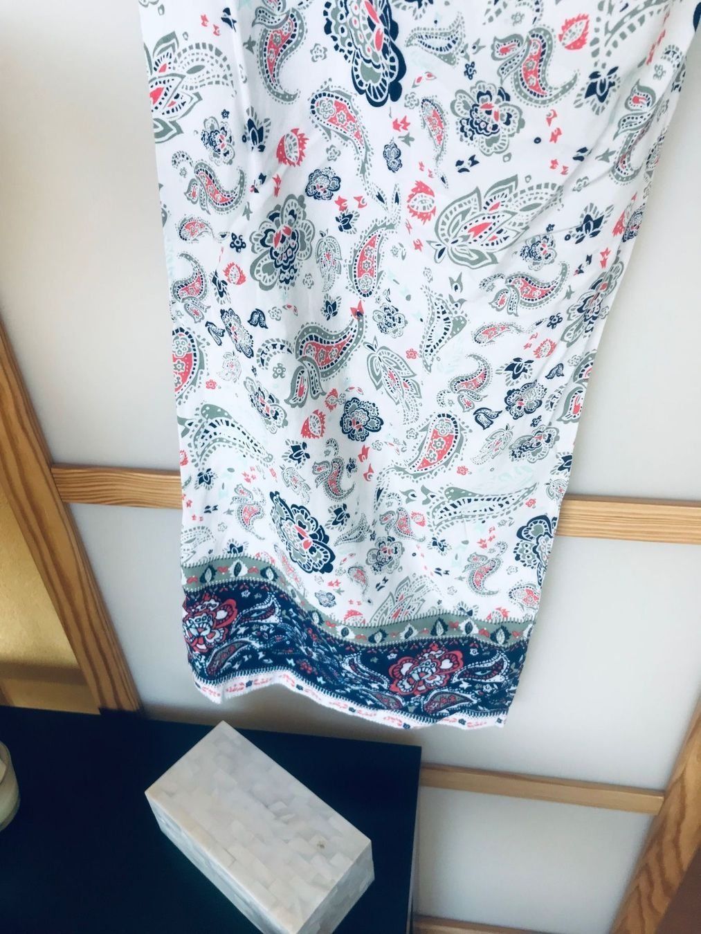 H&M Hosen: H&M Hose weiss bunt Viscose 100% – Gebraucht aus Oberlunkhofen von dreihaselnuesse 1