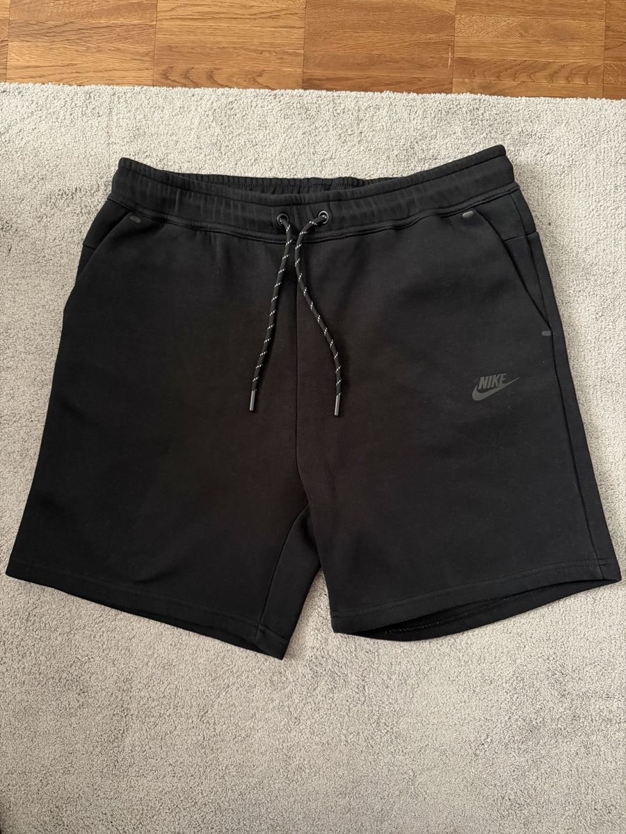 Nike Hosen: Nike Tech Fleece Shorts – Gebraucht aus Zürich von pab_7gfs