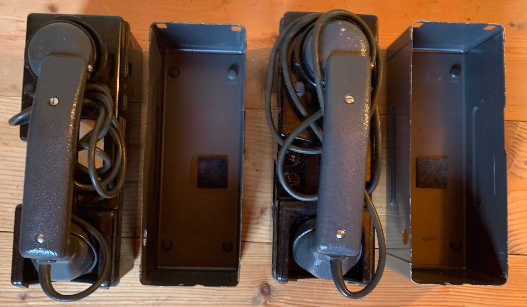 Telefone: 2 Tischtelefone Modell 53 der CH Armee – Gebraucht aus Goldingen von Bergler012