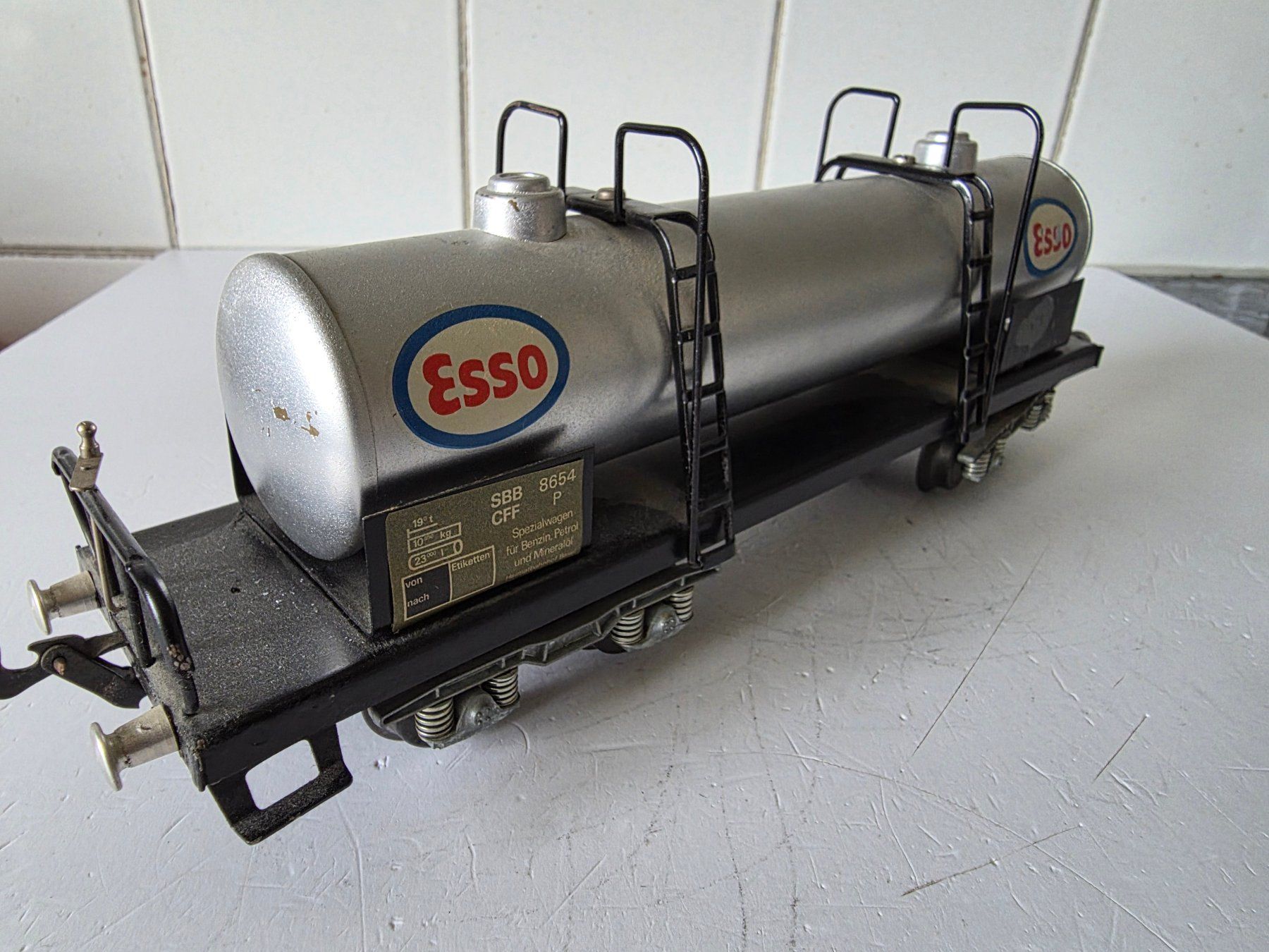 Buco Modellini di ferrovie: BUCO Tankwagen, 4-achsig, "Esso" – Usato da Seuzach venduto da Loeckeli01