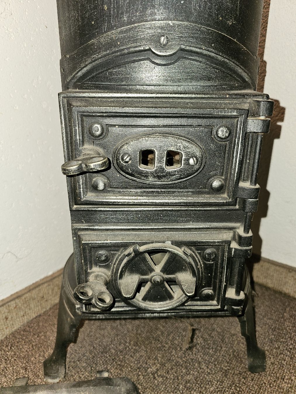 Autres meubles anciens: Sägemehl-/Kanonenofen – D'occasion à Meisterschwanden par Hummer21 5