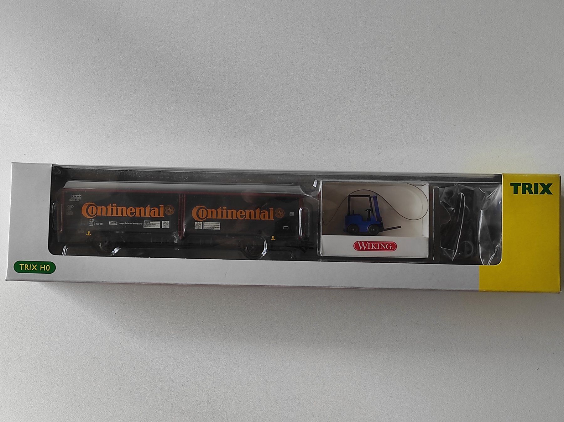Trix Modelleisenbahnen: Schiebewandwagen "Continental"mit Stapler der DB von Trix H0 – Neu und originalverpackt aus La Chaux-de-Fonds von Kat2019