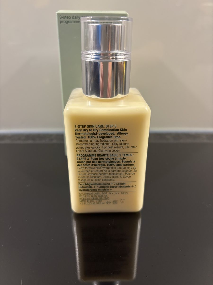 Clinique Cura del viso: Clinique 125ml DRAMATICALLY DIFFERENT MOISTURIZING LOTION – Nuovo e nell'imballaggio originale da Horgen venduto da Superkalifagilistic 1