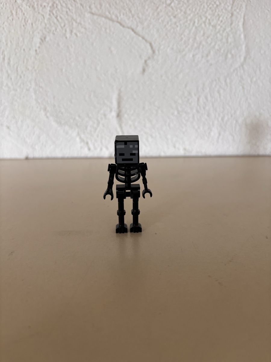 Lego Statuette: Lego Minecraft Minifigur Wither Skeleton – Usato da Sissach venduto da Geopatral