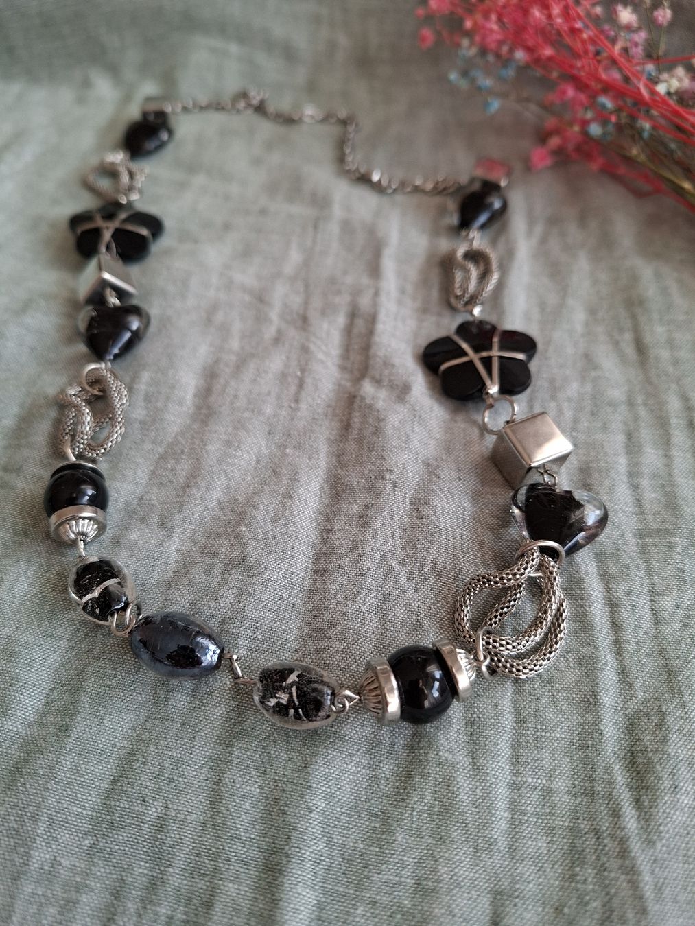 Catenine: Collier Design Noir & Métal Argenté – Nuovo (secondo la descrizione) da Lutry venduto da Sim_Sta