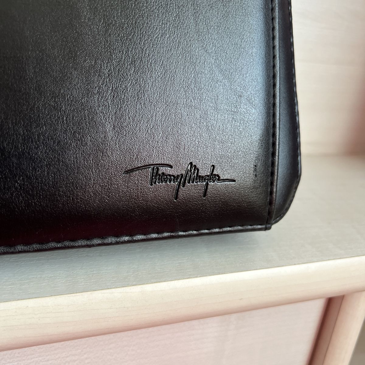 Valigie & Borse: Thierry Mugler Vintage Black Leather Briefcase – Usato da Fribourg venduto da ariesto 1