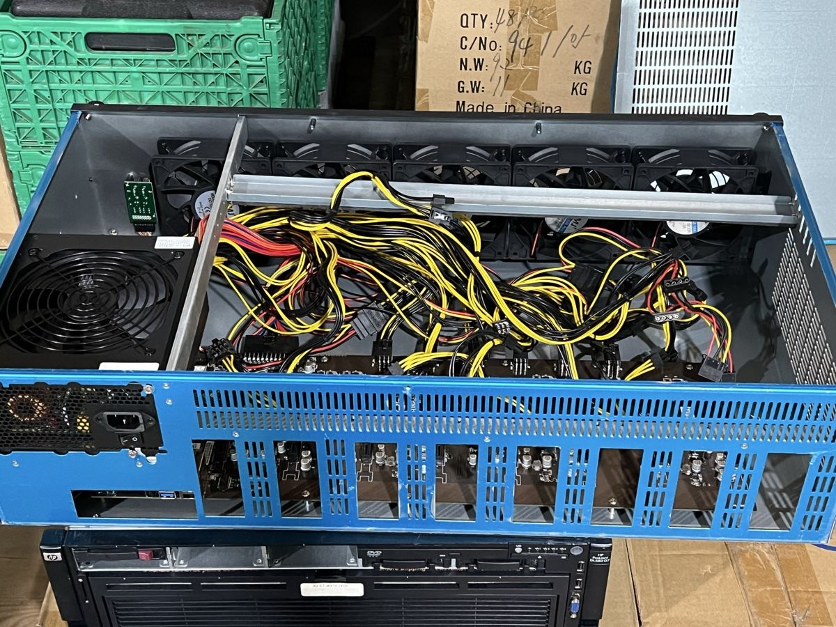 Coin Miner: Mining rig servercase – Nuovo (secondo la descrizione) da Bürglen TG venduto da Miner_Marketplace 2