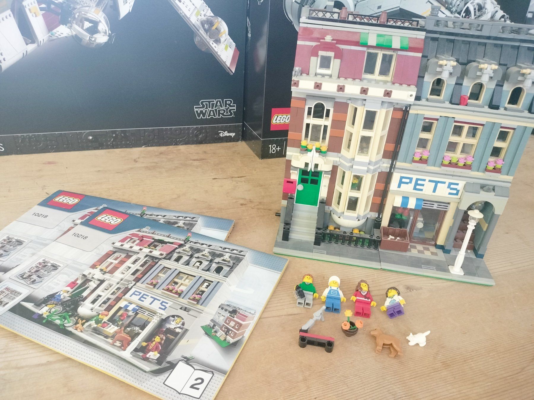Lego Spielzeuge: Lego Creator Expert 10218 Pet Shop ab 1.- – Gebraucht aus Wil SG von RoyalBricks