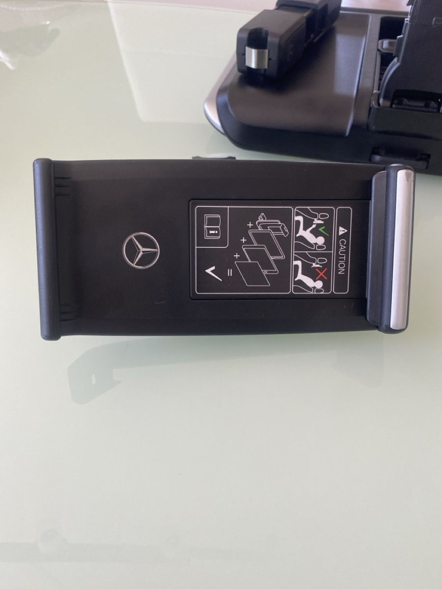 Mercedes-Benz Tutti pezzi di ricambio auto: Original Mercedes Klapptsch & iPhone/iPat Halter  – Nuovo (secondo la descrizione) da Schmerikon venduto da SwissKFO 4