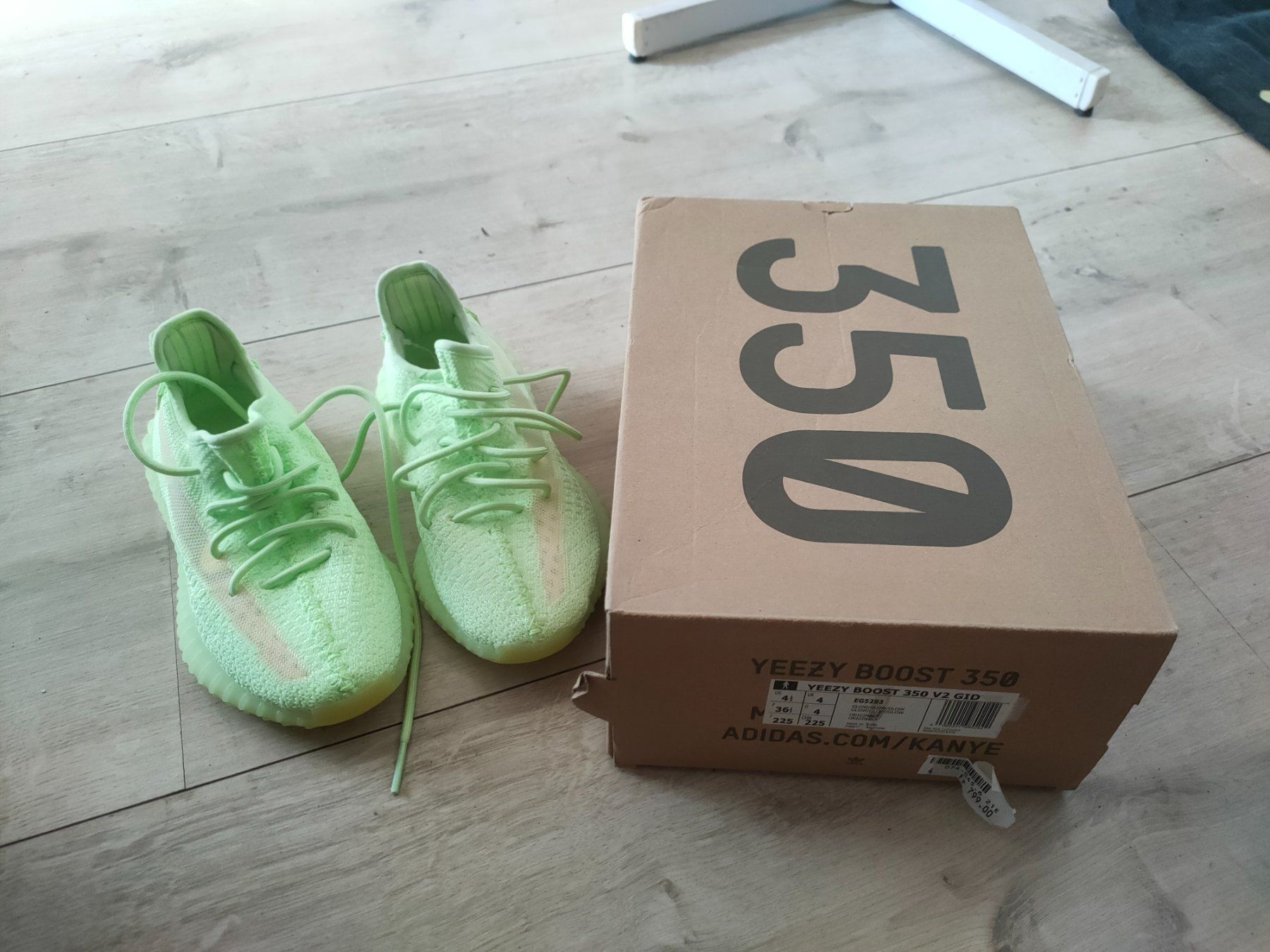 Adidas Scarpe da uomo: Yeezy Boost 350 V2 GID EG5293 Sneaker – Nuovo e nell'imballaggio originale da Roggwil TG venduto da Seele6