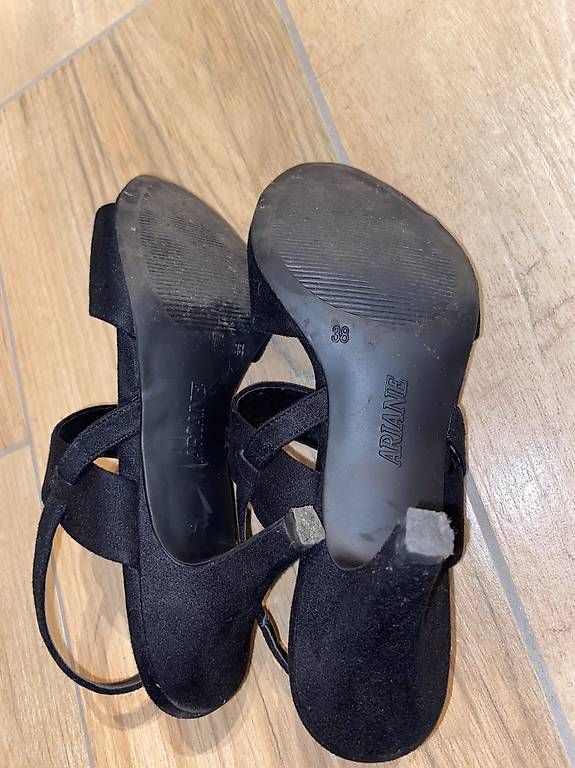 Damenschuhe: schwarze getragene Sandalen Gr. 38 – Gebraucht aus Hausen AG von corinne_g 4