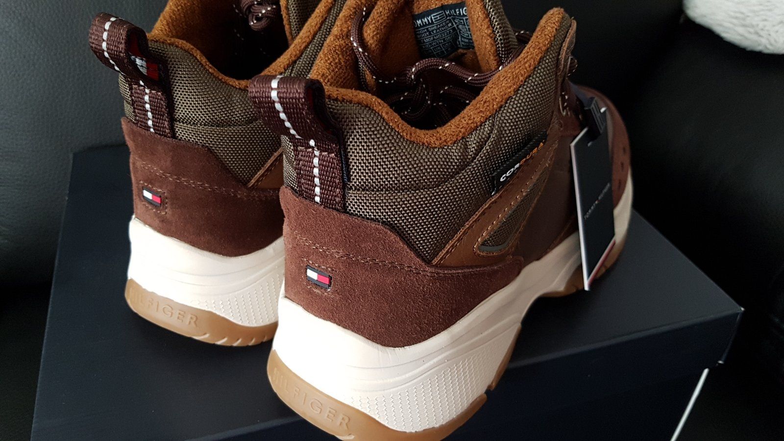 Tommy Hilfiger Scarpe da uomo: High Sneaker Boot Tommy Hilfiger Gr.41,Leder. – Nuovo e nell'imballaggio originale da Zürich venduto da ata_c8nh 2