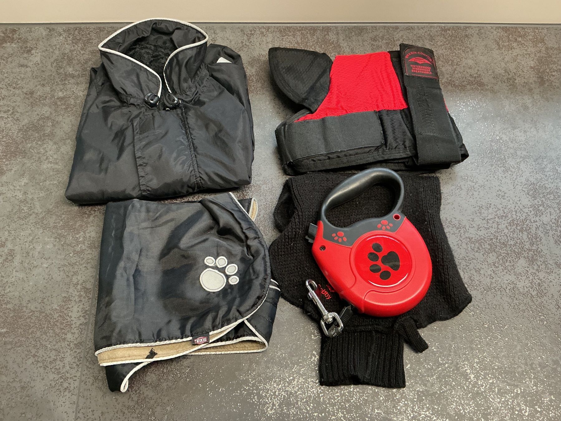 Abbigliamento: Hunde-Set: Regenmantel, Geschirr, Leine – Usato da Horw venduto da adler65