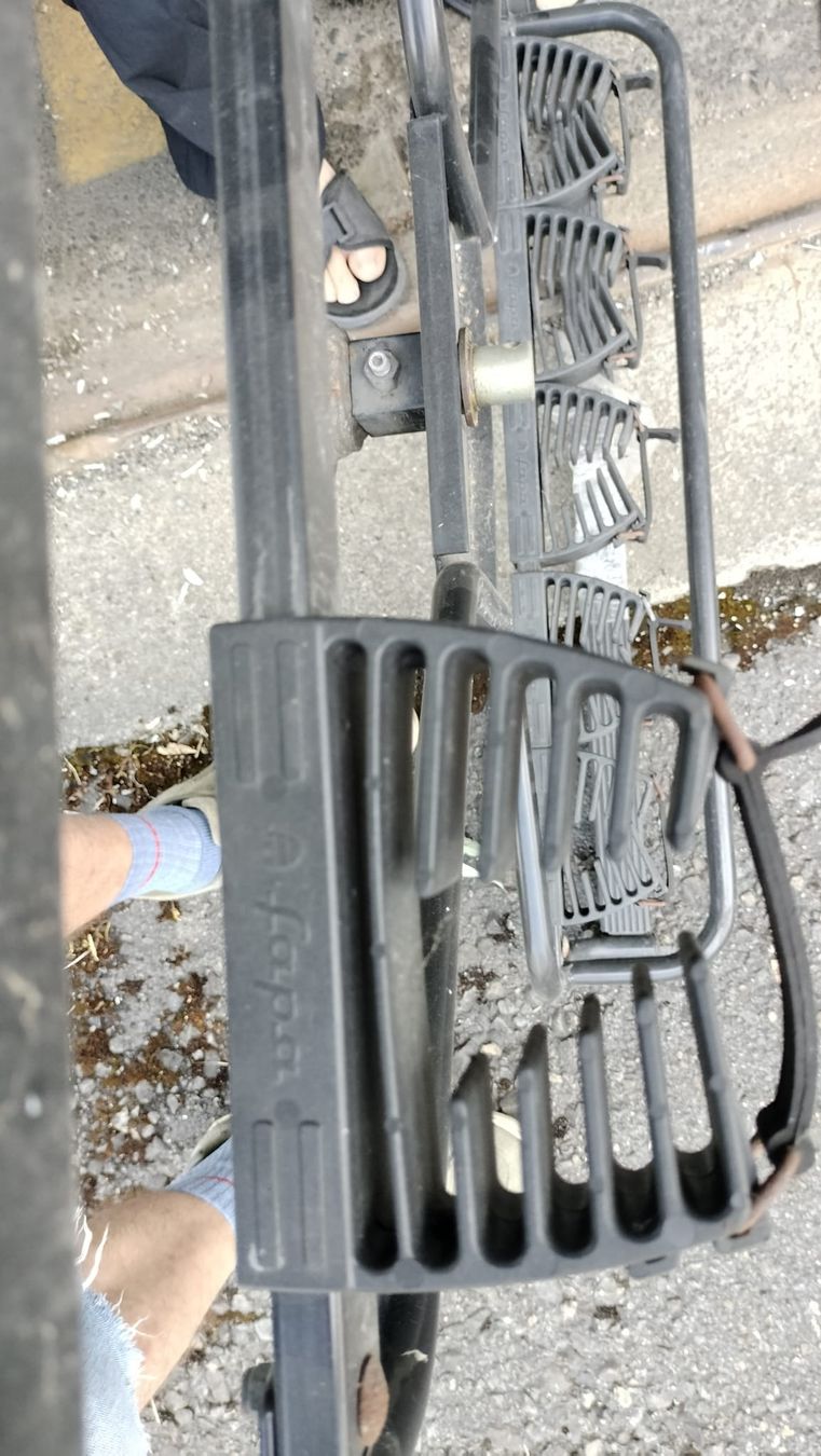 Autres accessoires p. véhicule: Skiträger Pajero Reserverad – D'occasion à Wynau par jolimeela 1