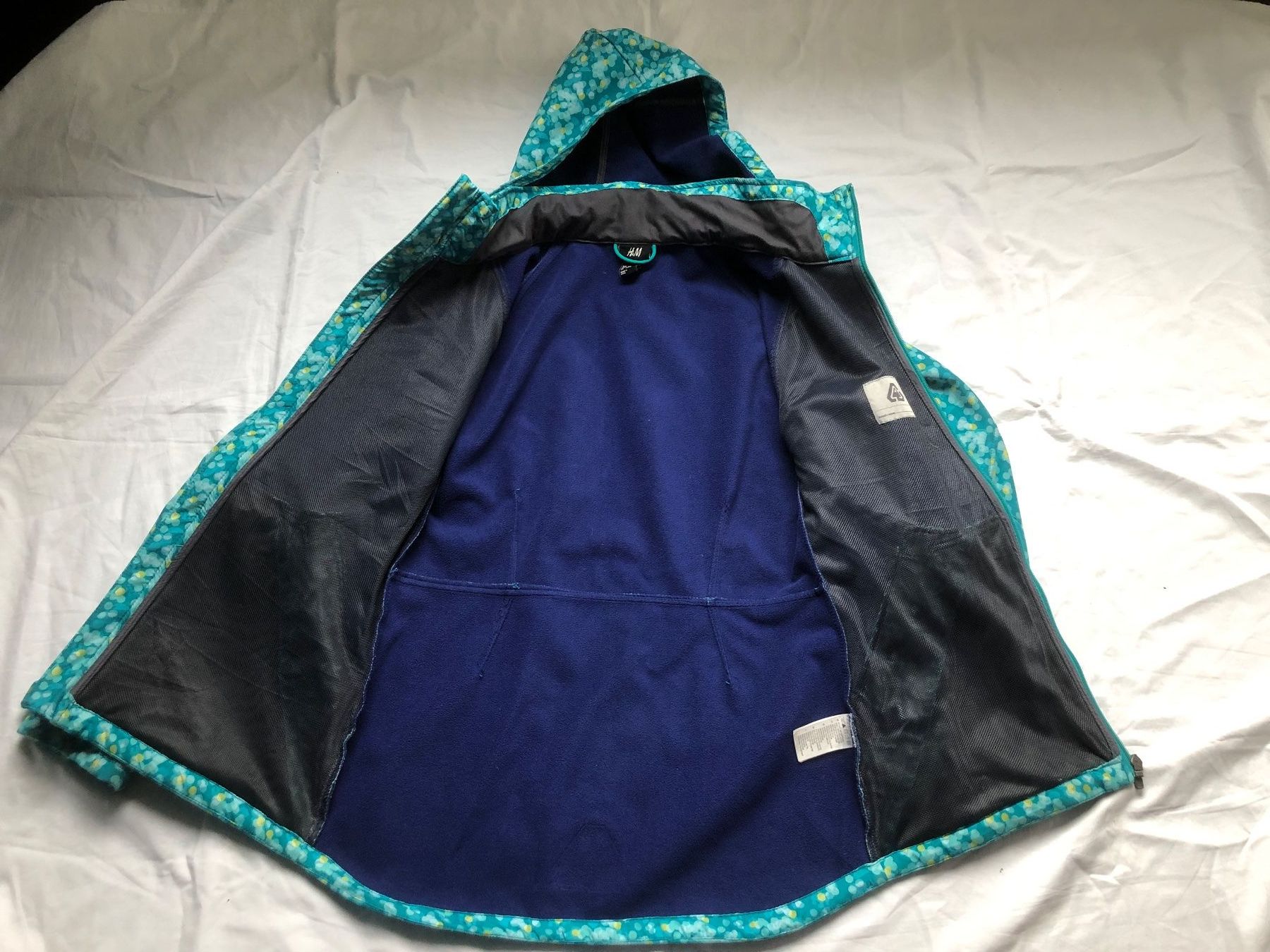 H&M Giacche & Cappotti: grüne gemusterte Softshell-Jacke H&M, Gr. 170 – Usato da Zürich venduto da anavlis-thymiano 2