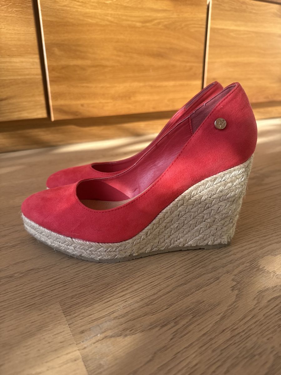 Scarpe da donna: Pumps mit Keilabsatz, Damenschuhe Gr 39 – Nuovo (secondo la descrizione) da St. Gallen venduto da gat_kp29 2