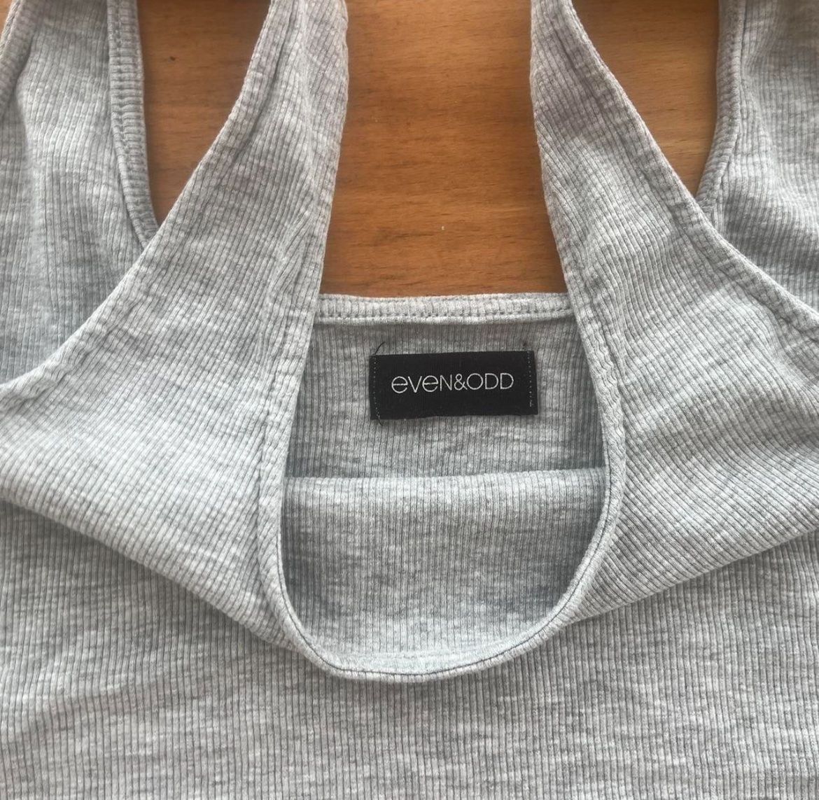 Top: Grey ribbed crop top. Even&Odd. Casual. Summer. – Usato da Zürich venduto da ros_n8lm 1