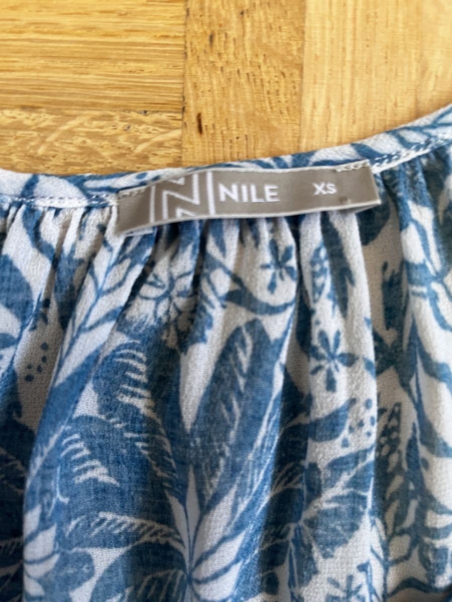 Nile Camicette: Bluse NILE Blumenmuster blau-weiss Gr. XS – Usato da Zürich venduto da Kleanthy 2