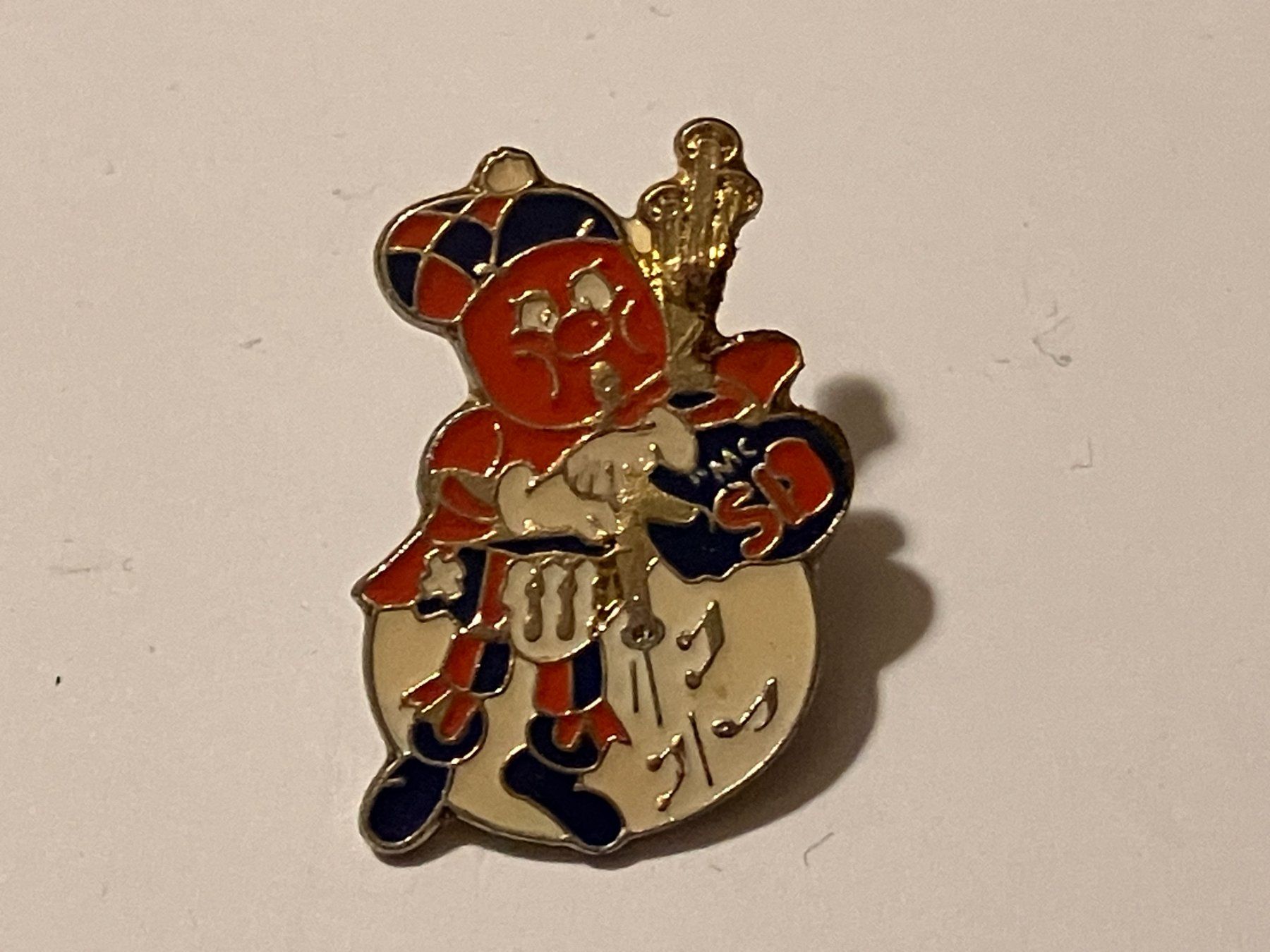 Placchette & Badge: 1 Pin Mc Sid the Kid Dudelsackspieler – Usato da Basel venduto da djwwpp