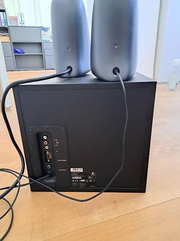 Logitech Haut-parleurs: Logitech Z623 2.1 Soundsystem  THX, 400W – D'occasion à Uhwiesen par Marthalen02 1