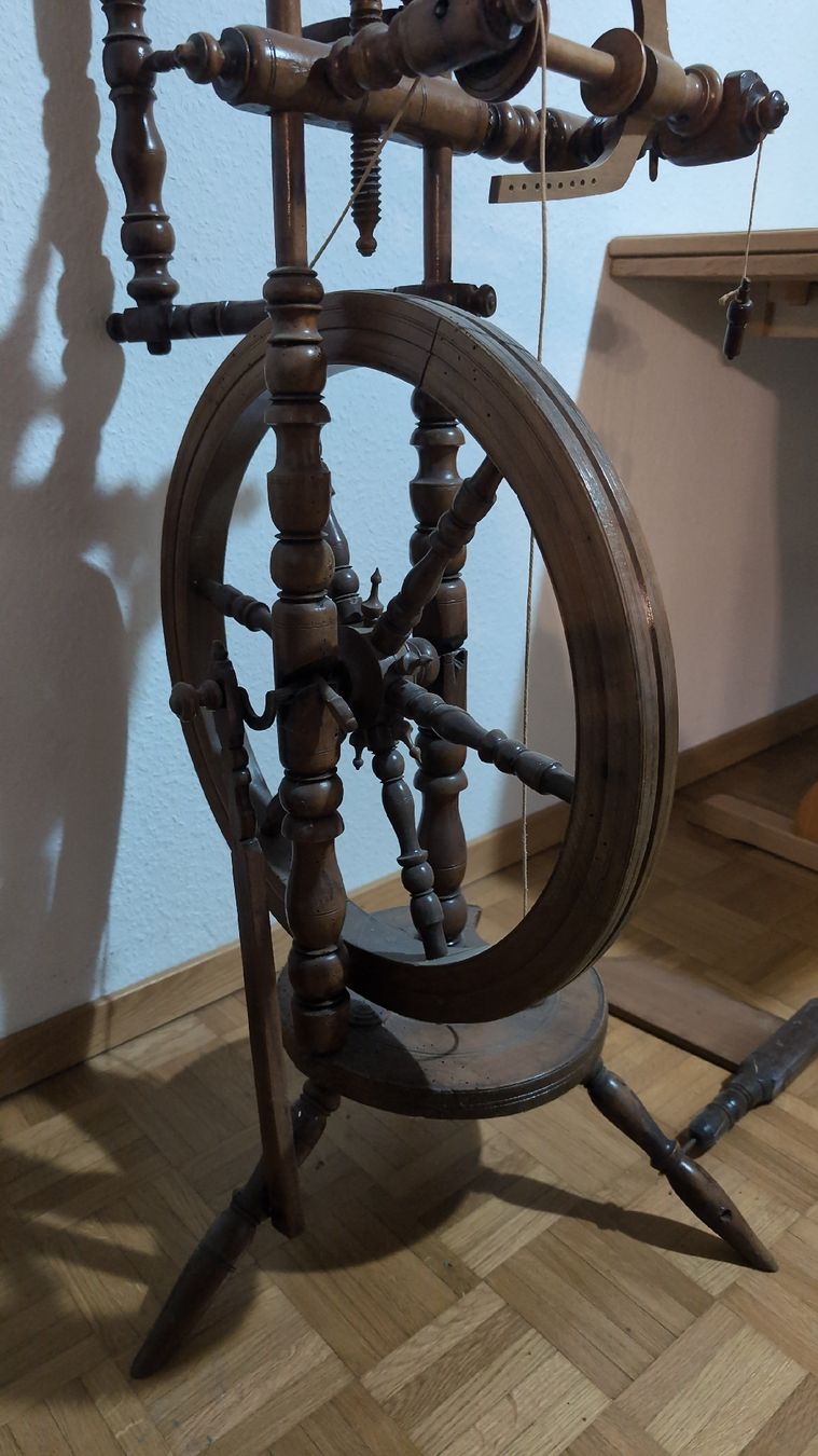 Ruote per filare: antikes Spinnrad – Usato da Andhausen venduto da filou049 1