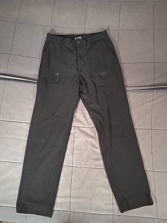 Pantalons: H&M black regular fit pants – D'occasion à Kriens par Jeremyt05