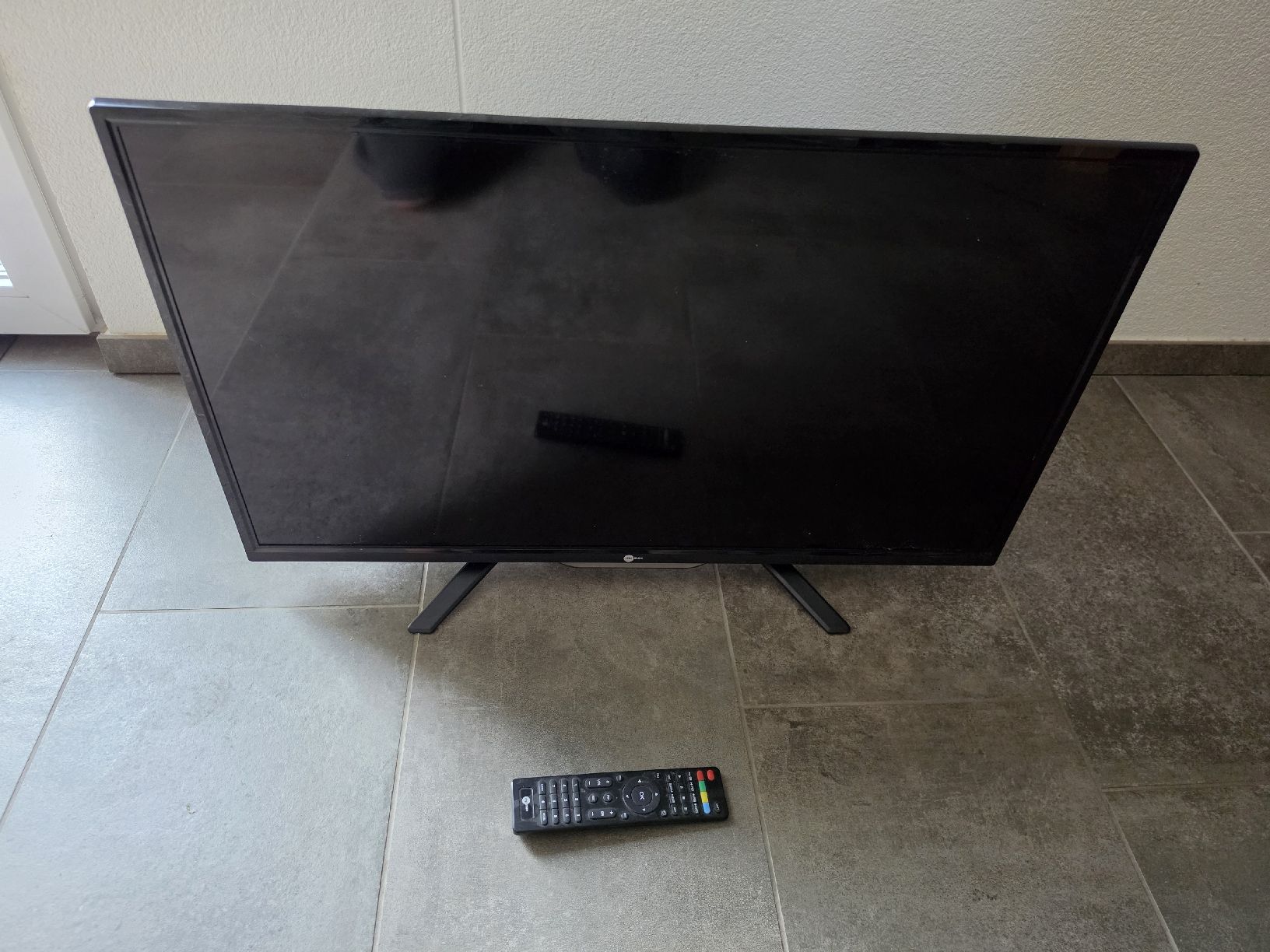 Televisori: 32 zoll TV mit Wandhalterung – Usato da Balsthal venduto da Nemesis85 1