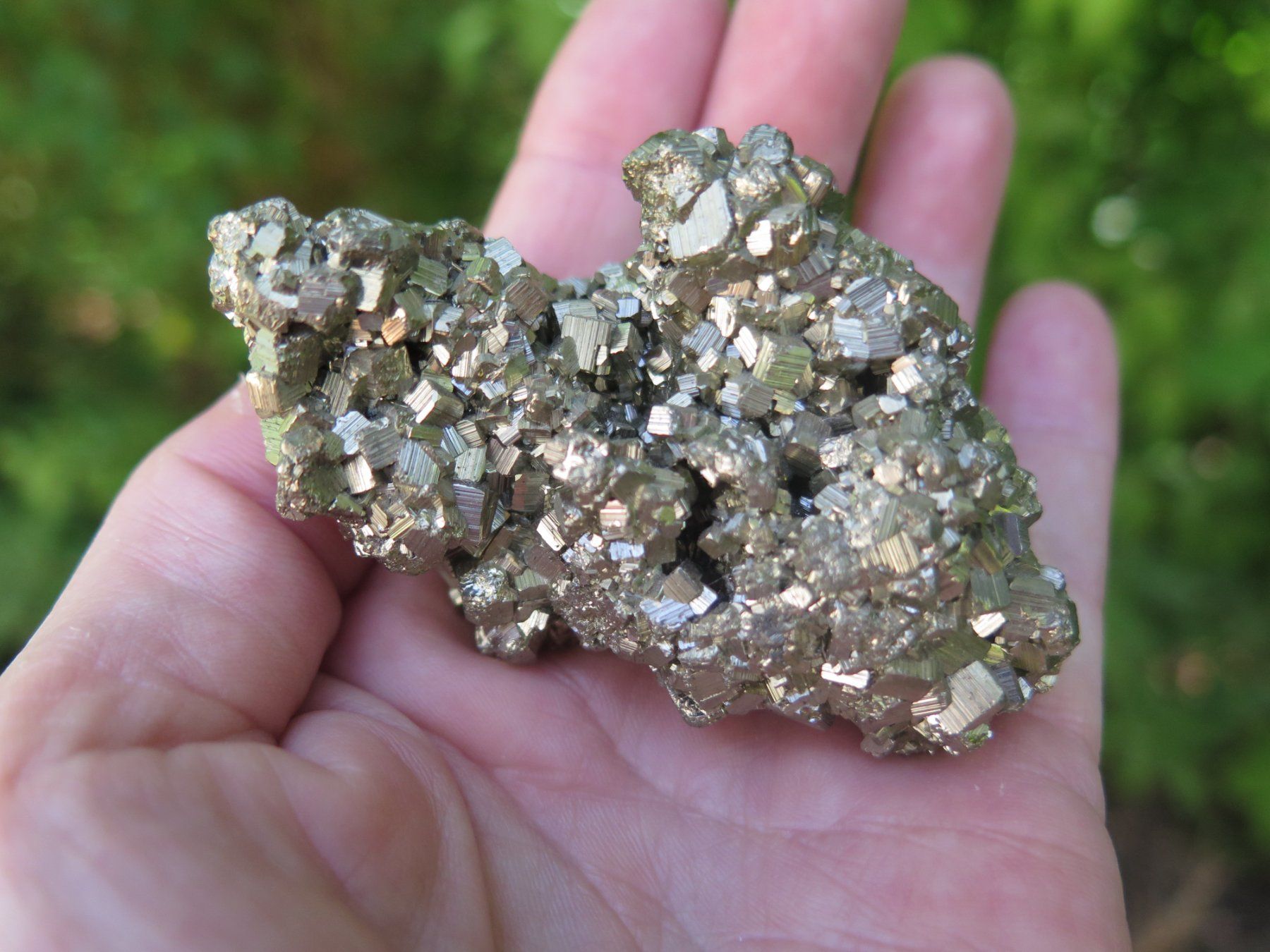 Mineralien & Heilsteine: Pyrit sehr glänzend von Peru – Gebraucht aus Schaffhausen von Yamakana51L8736OQ8