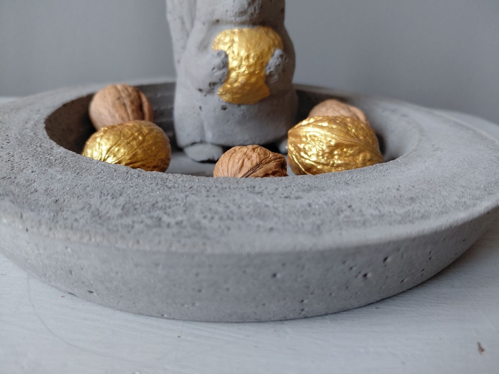 Tutte le decorazioni: Betonteller mit Eichhörnchen  – Nuovo (secondo la descrizione) da Wallisellen venduto da Muggeli1970 2