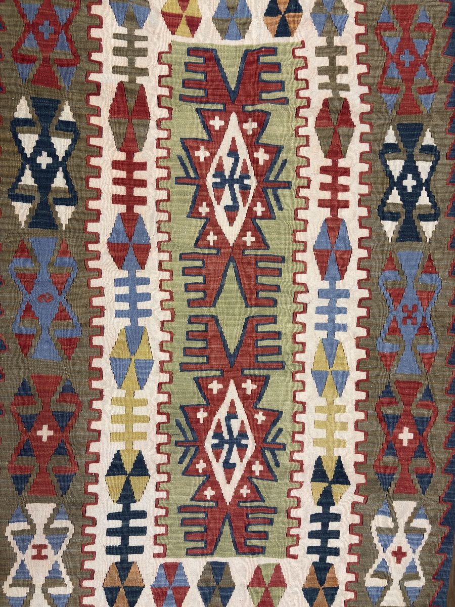 Kelim Tappeti: Wunderschöner bunter Kelim – Usato da Bennau venduto da Mayer_Carpets