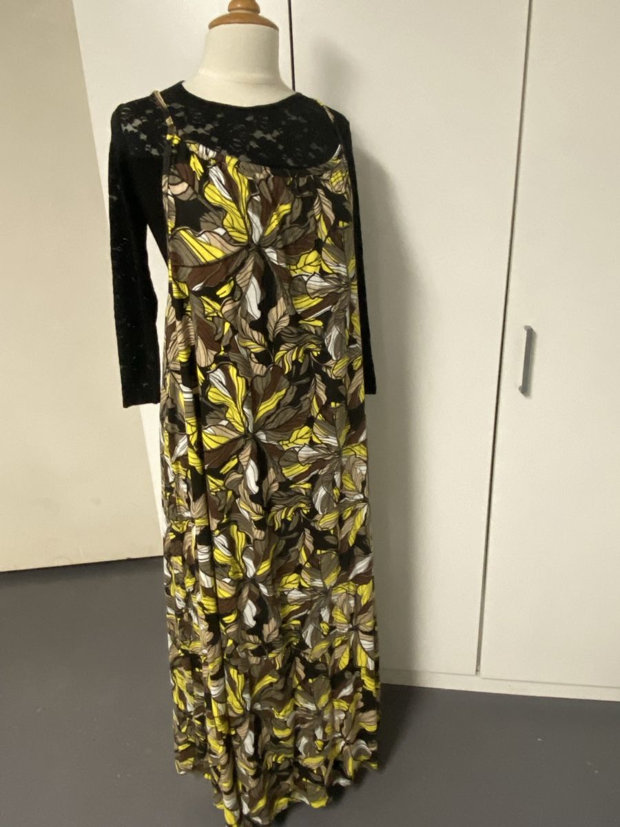 Robes: Langes Kleid Gr.XL neu – Neuf (Voir description) à Biel-Benken BL par PANORMUS