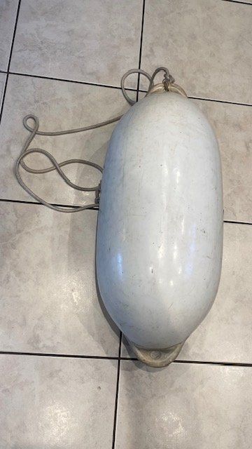 Barche: Bootfender weiss mit Seil gebrauchter Zustand – Usato da Oppligen venduto da CKPB