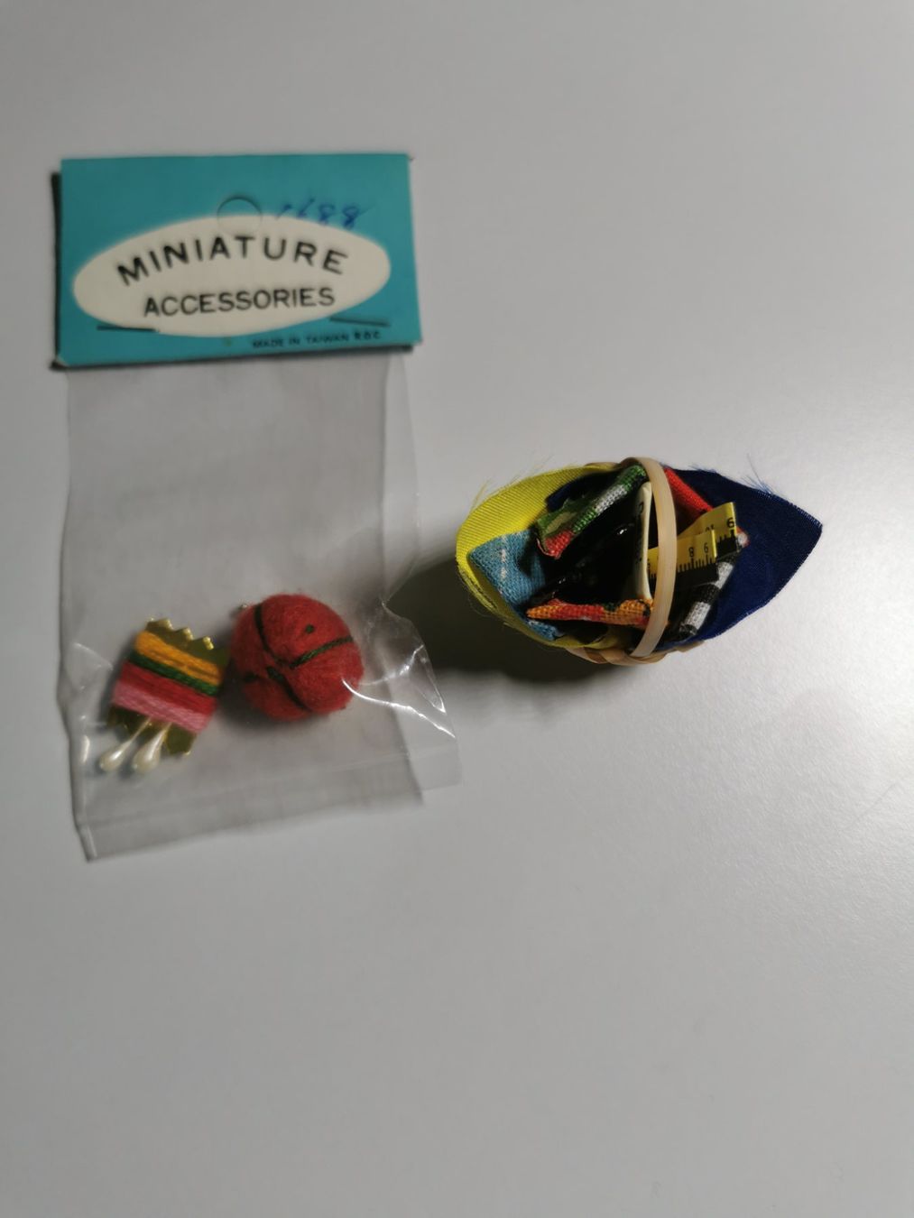 Case e mobili per bambole: Puppenhaus - Accessoire - Nähatelier – Nuovo e nell'imballaggio originale da Jona venduto da Loki40