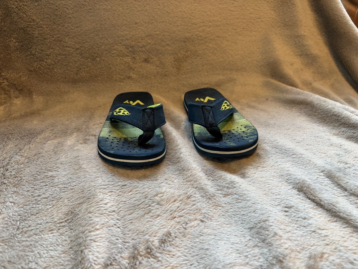Scarpe per ragazzi: Badeschuhe / Flip Flops, Grösse 20 – Usato da Waltenschwil venduto da Schmetterling2015 1