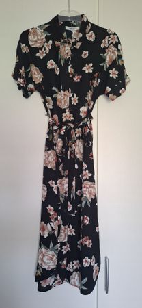 Kleid schwarz-bunt Grösse 34 mit Blumenprint neu 