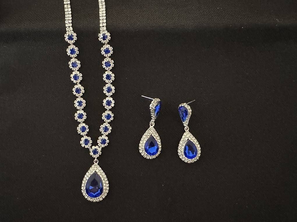 Autres bijoux: Schmuck Set Blau/ Glitzer – D'occasion à Kaltbach par samurai55