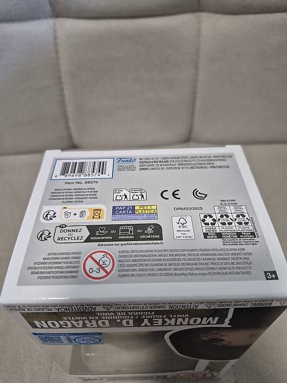 Statuette: Monkey D. Dragon nr. 2206 - Funko Pop - One Piece – Usato da Claro venduto da per_8jj8 4