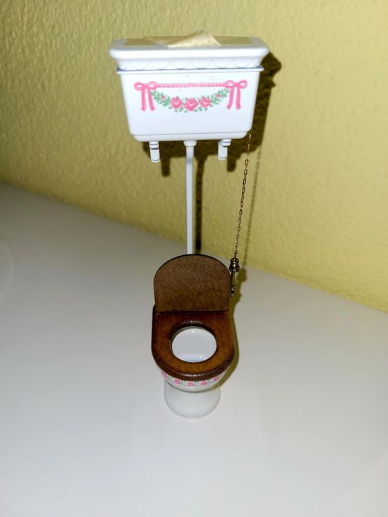 Puppenhaus Miniatur Toilette – Weißes Porzellan Mit Holzsitz, 1:12 Maßstab, Höhe Ca. 18 Cm