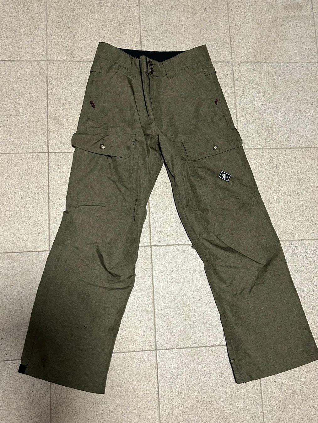 DC shoes Pantaloni: DC Skihose olivfarben Cargo XS – Usato da Frauenkappelen venduto da jensitiger77
