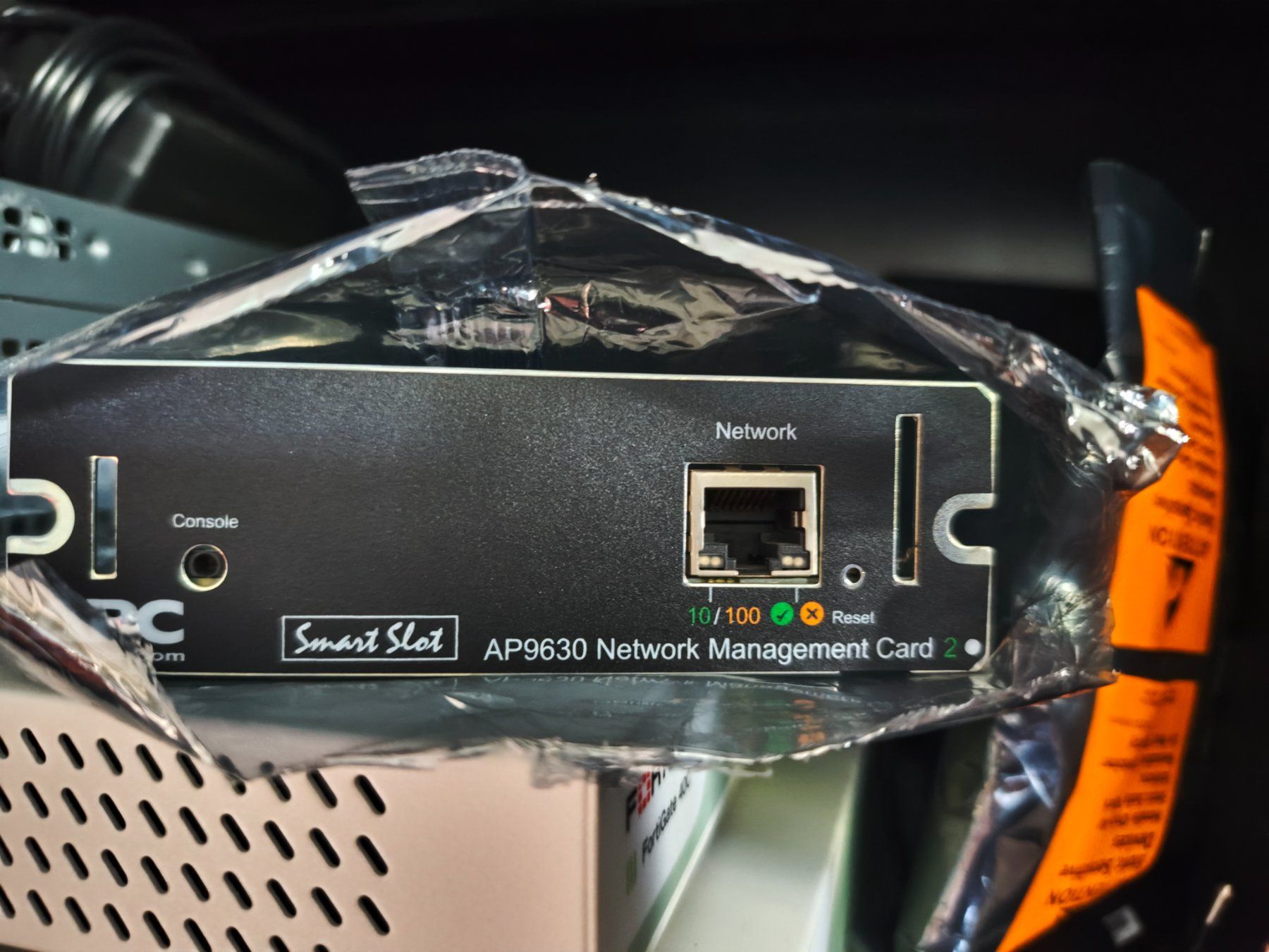 Apc Server: APC Network Management AP9630 – Gebraucht aus Zürich von runlevel04