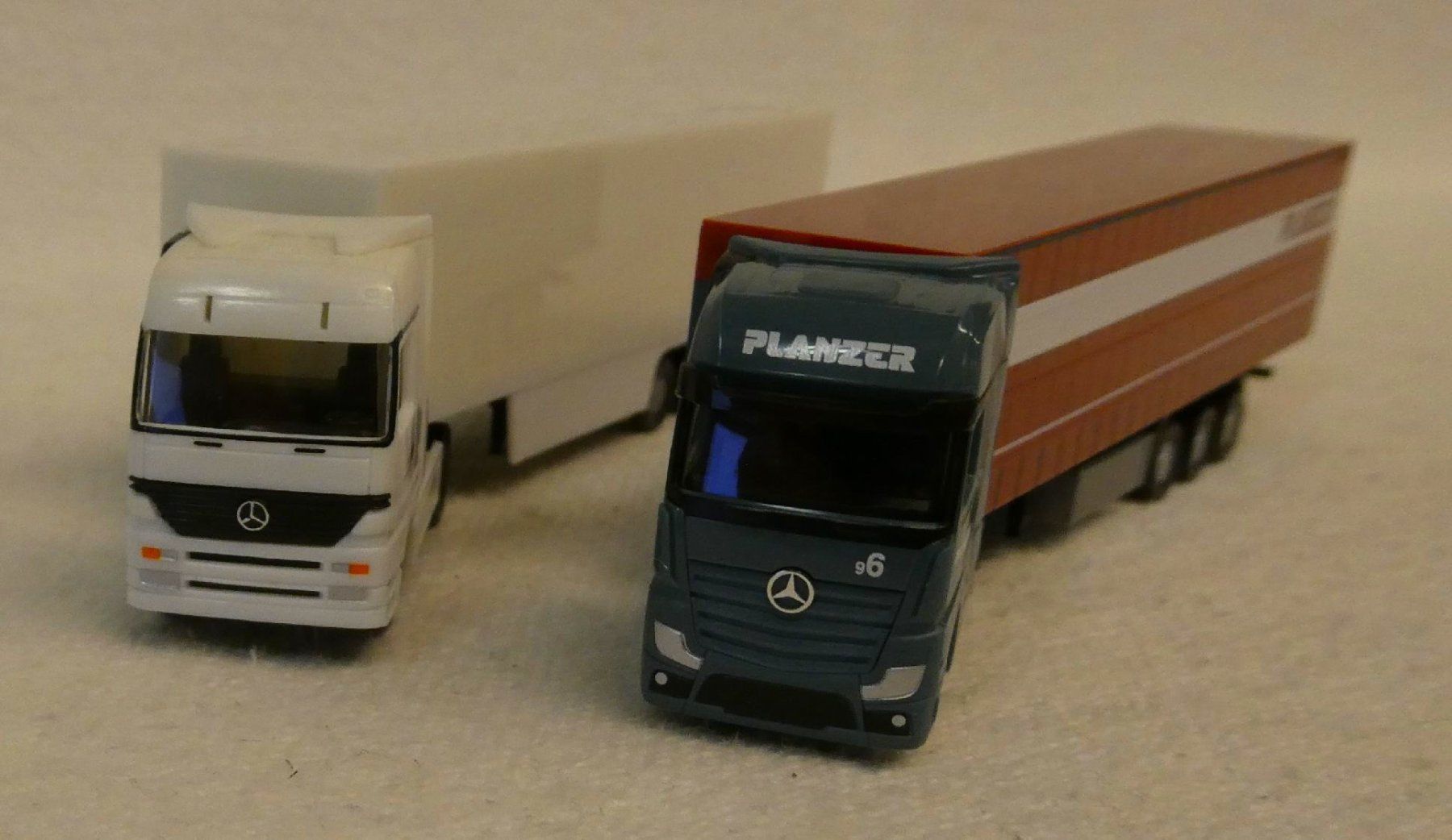 Herpa Modellini di ferrovie: 2 Stk LKW Schlepper Herpa – Nuovo e nell'imballaggio originale da Rupperswil venduto da Ropi03