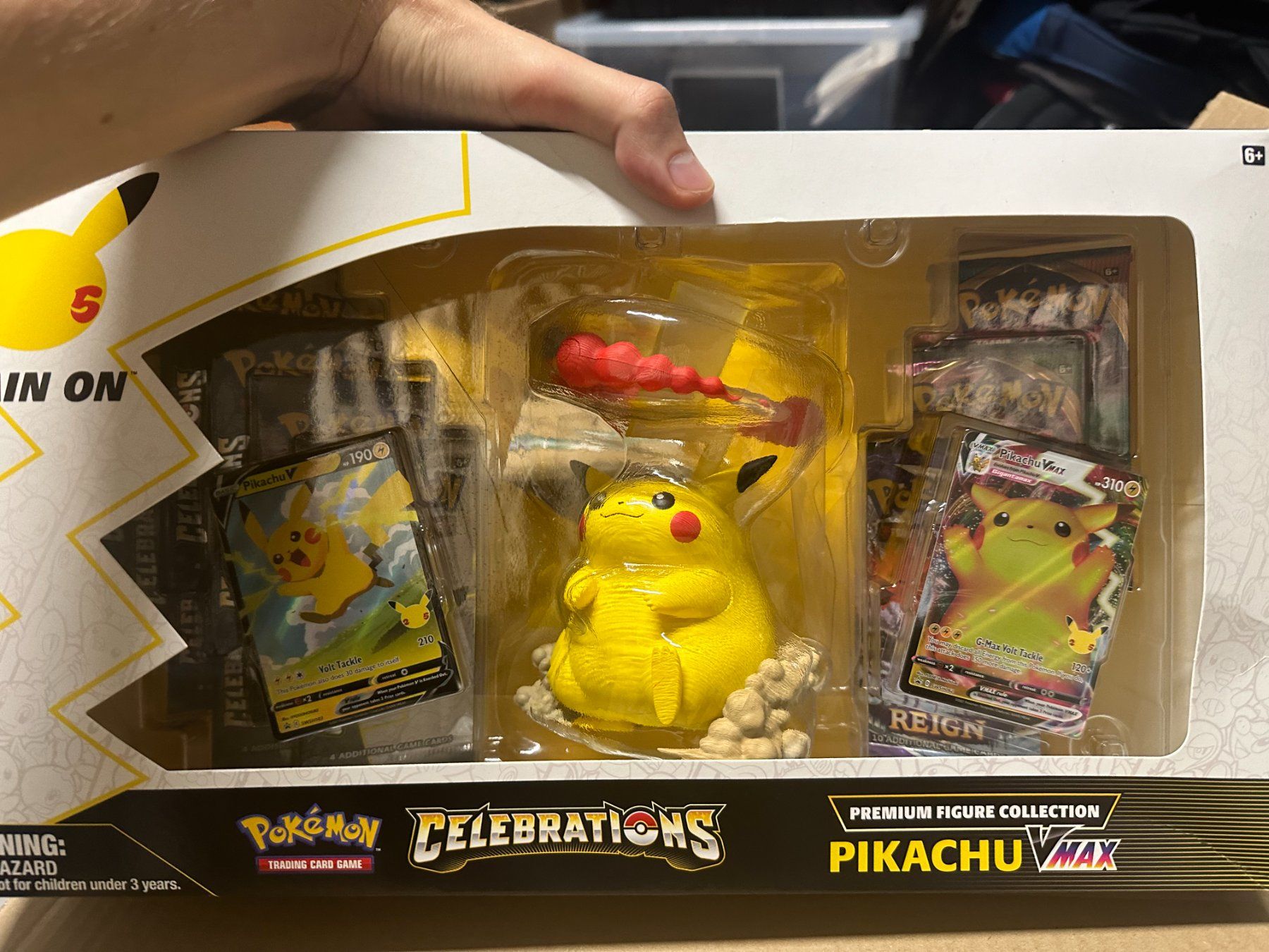 Pokémon Carte collezionabili: Celebrations Premium Figure Kollektion: Pikachu VMAX - EN – Nuovo e nell'imballaggio originale da Horgen venduto da dlt_mm7f
