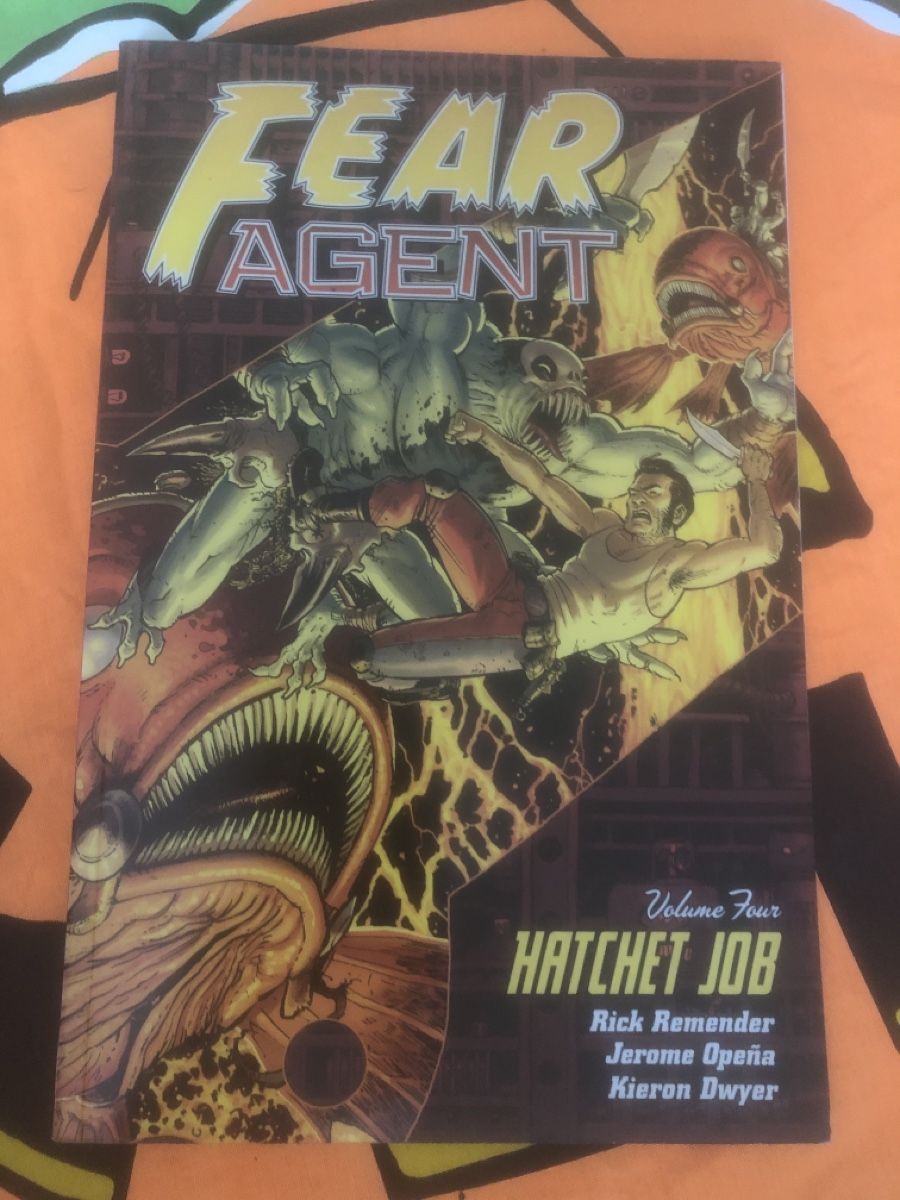 Fumetti: Fear Agent - Hatchet Job - Trade Paperback  – Usato da Lausanne venduto da fransadpop