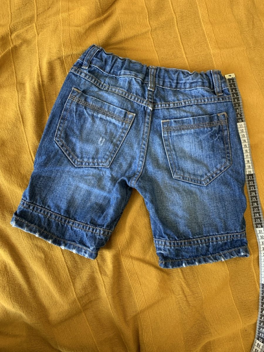 Pantaloni: Kurze Hose 122, Jeans Shorts – Usato da Winterthur venduto da Samu-V 1