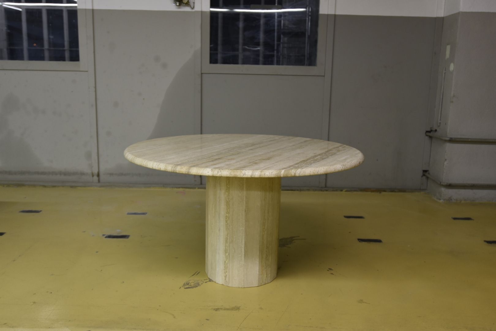 Tavoli: Designer Tisch aus Travertin – Usato da Lichtensteig venduto da UsedIN 3