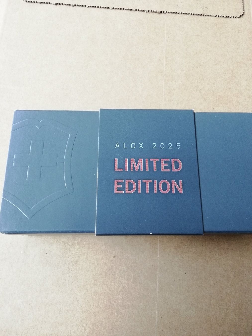 Victorinox Coltelli tascabile: Viktorinox Alox limited Edition 2025 – Nuovo e nell'imballaggio originale da Fahrweid venduto da Chroni55 2