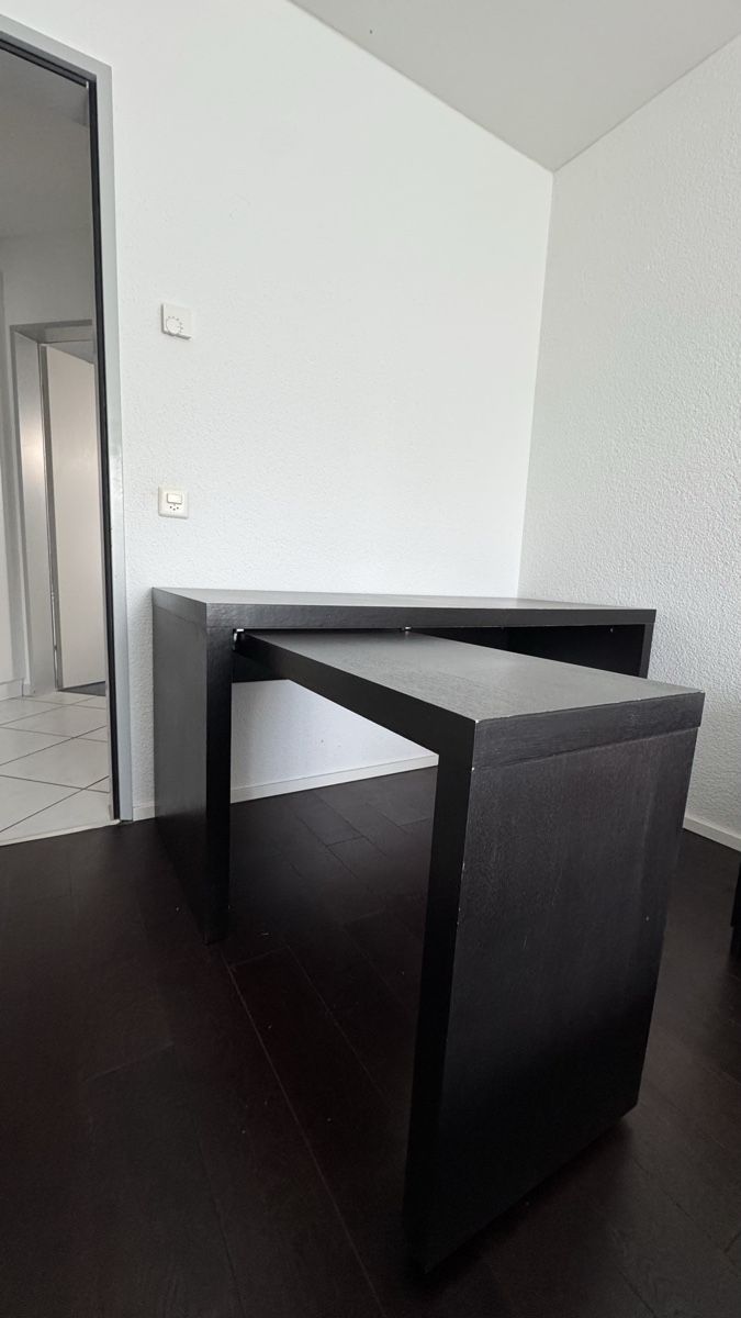 Ikea Scrivanie: Ikea Malm Schreibtisch – Usato da Zürich venduto da deb_3456