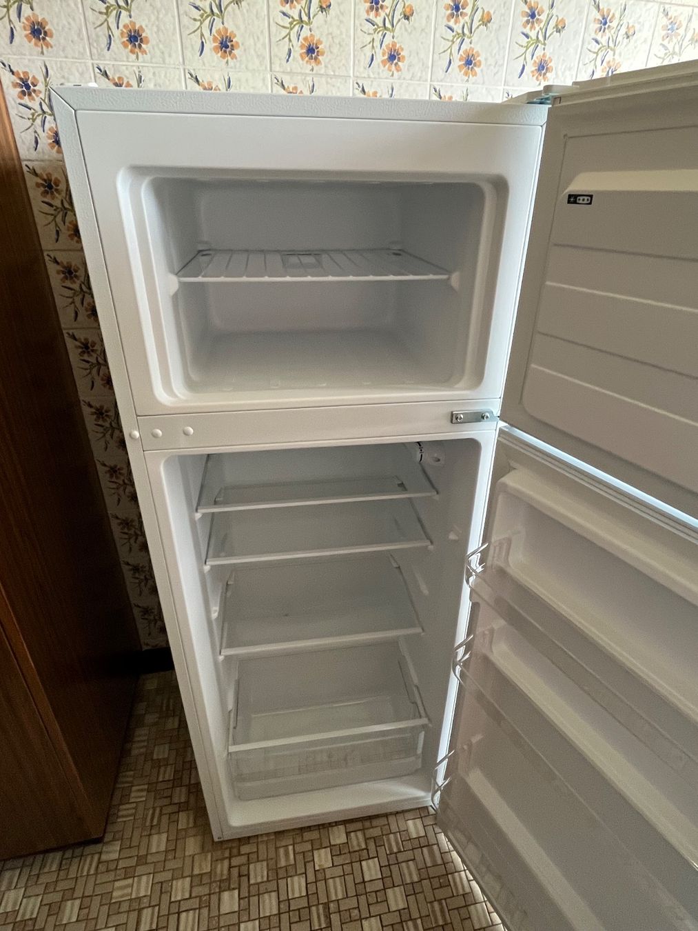Novamatic Kühlschrank: Réfrigérateur-congélateur – Neu (gemäss Beschreibung) aus Romanel-s-Lausanne von Galveston 1